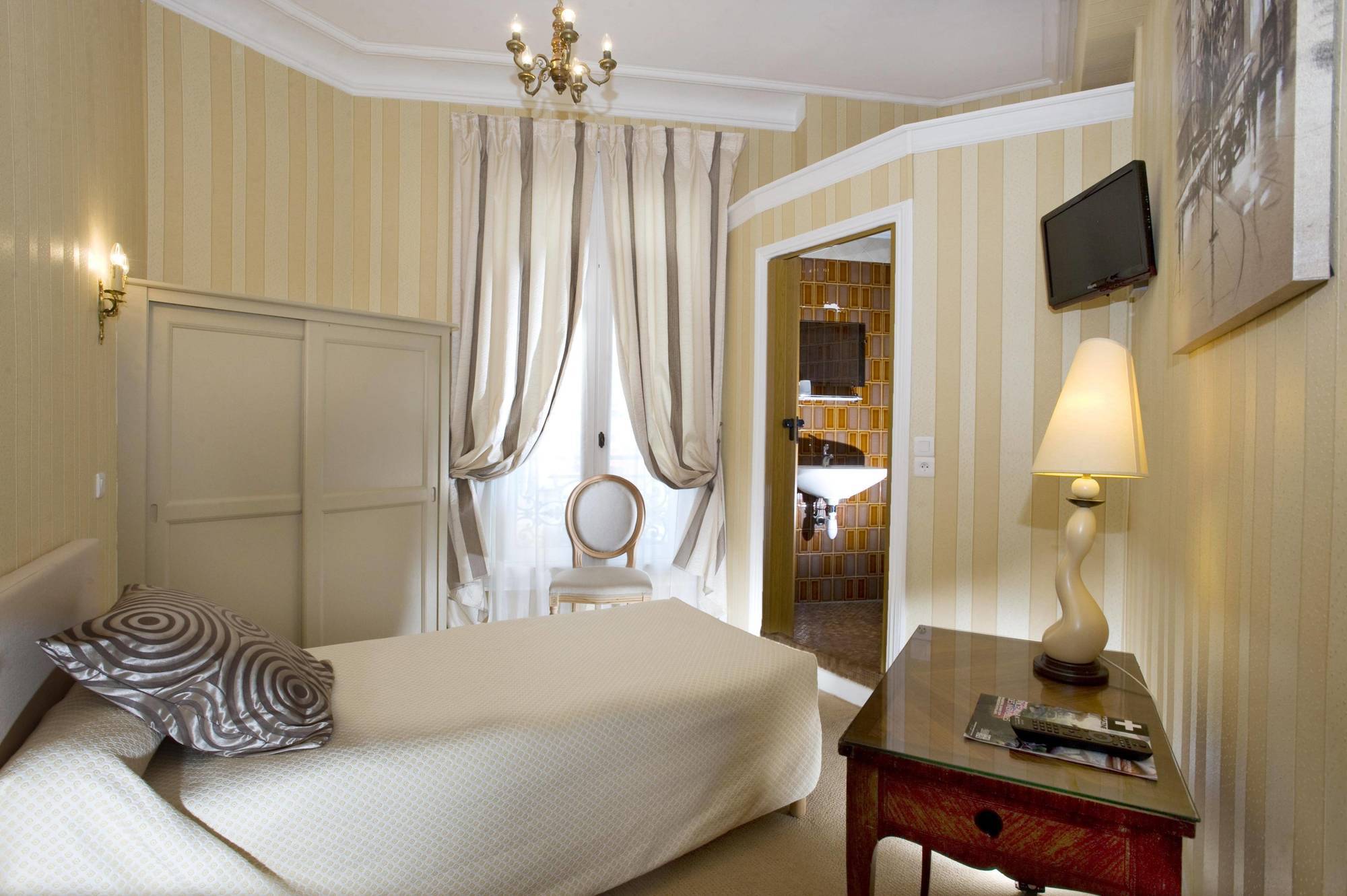 Hotel D'Albion Paris Exteriör bild