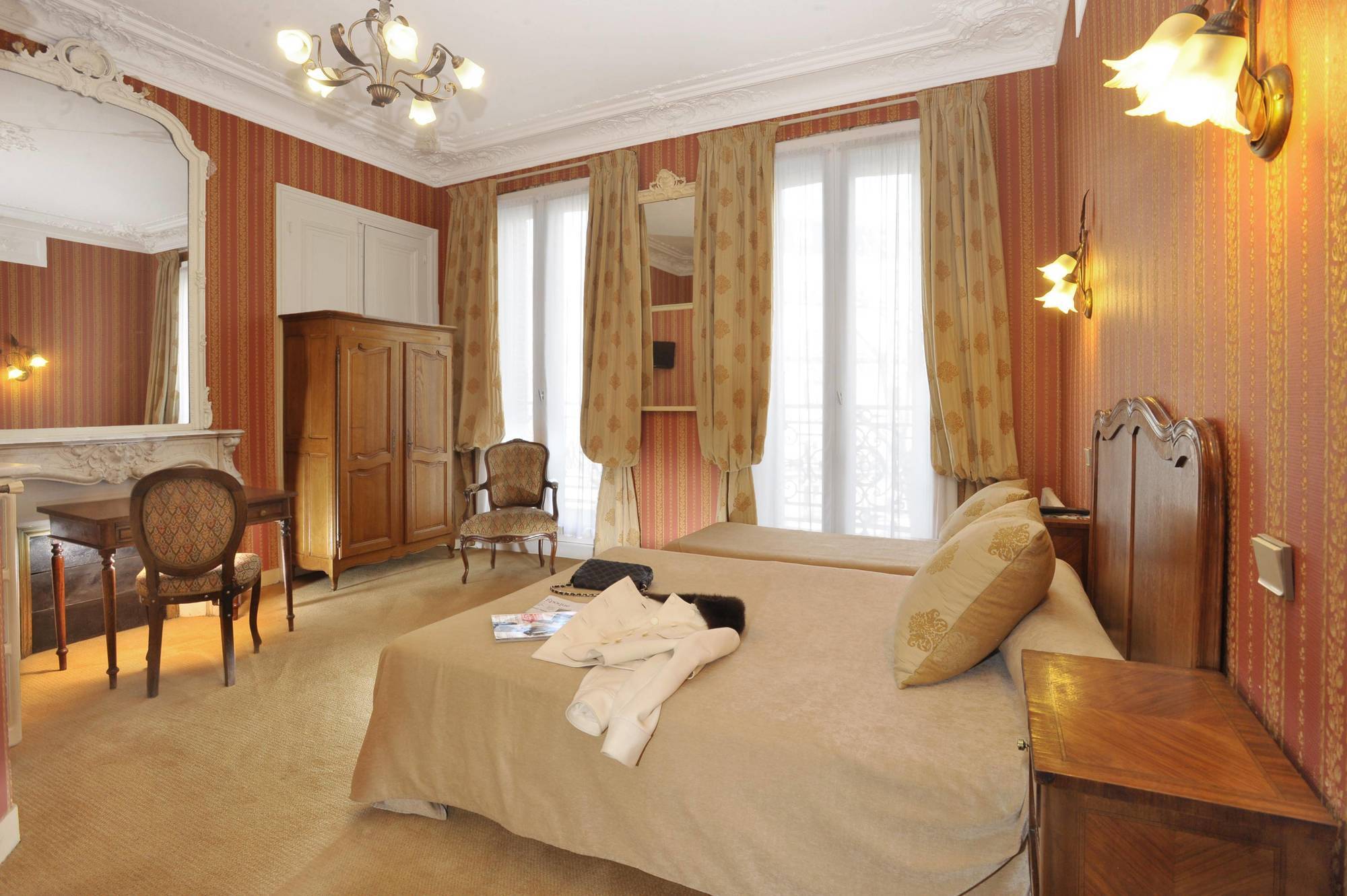 Hotel D'Albion Paris Exteriör bild